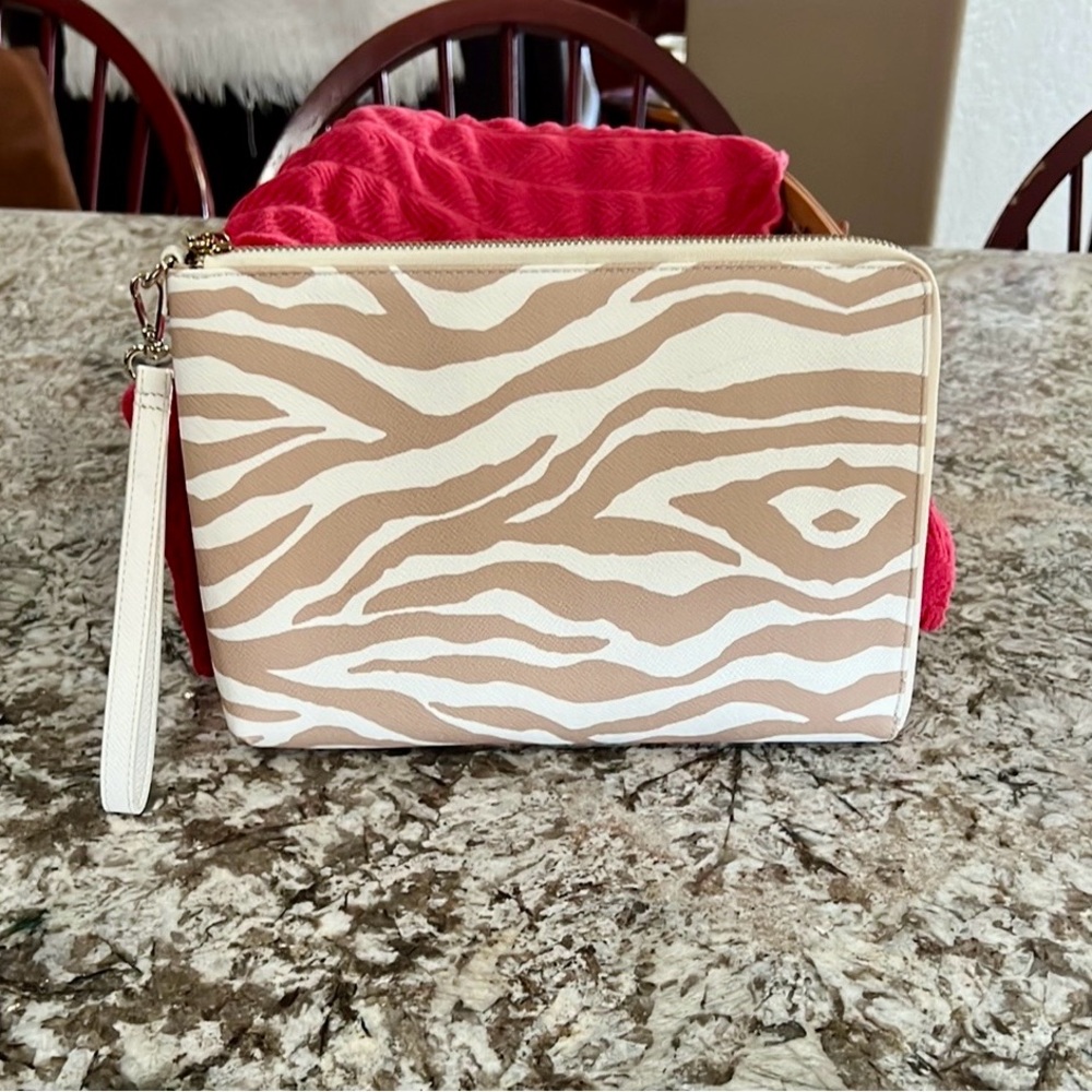 Chico’s Zebra Clutch/Wallet/Wristlet NWOT.